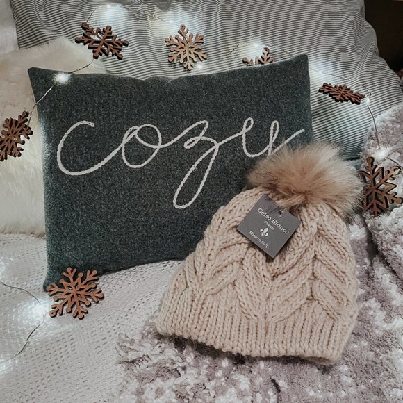 Gelso Bianco Accessories - NWT Gelso Bianco Cableknit Faux Fur Pom Pom Beanie